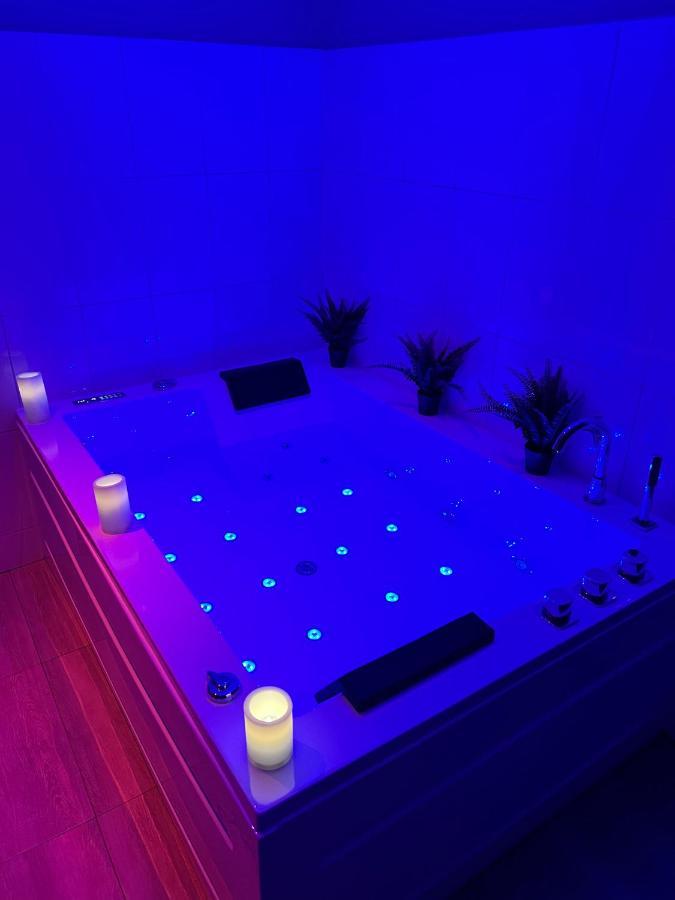 Narbnb - Eden Suite - Jacuzzi - Parking - Clim ナルボンヌ エクステリア 写真