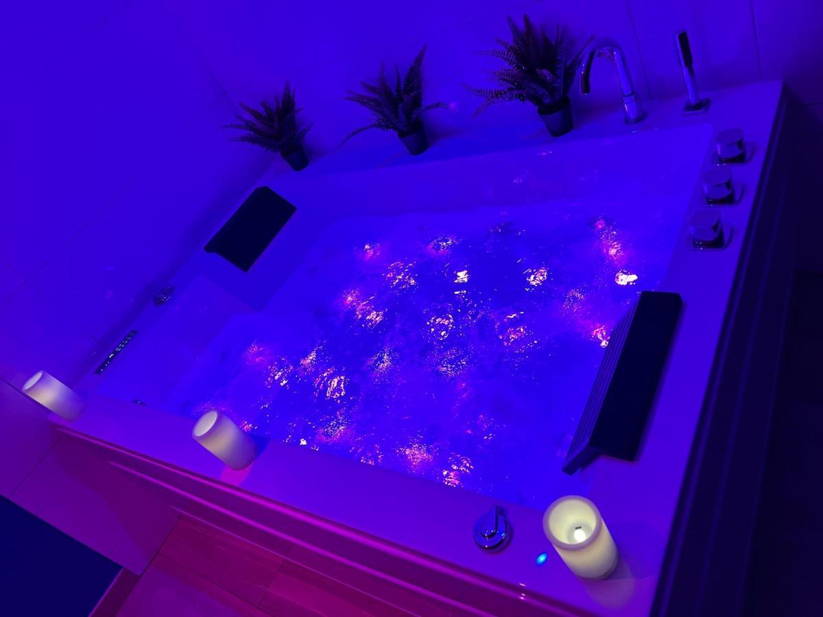 Narbnb - Eden Suite - Jacuzzi - Parking - Clim ナルボンヌ エクステリア 写真